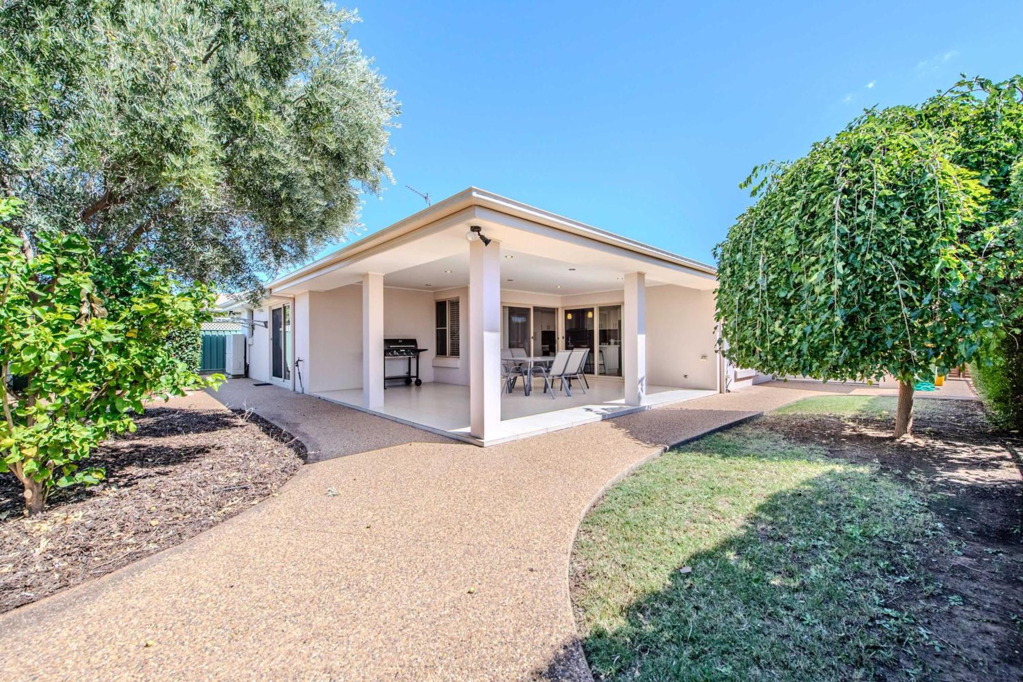 Loch Lomond - Spacious Living Close To Zoo & Golf Dubbo Exterior foto